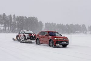 Der neue Volkswagen Tiguan mit leistungsstarkem TSI-Motor und 4MOTION-Allradantrieb, ideal als Zugfahrzeug für Anhänger, Wohnwagen und sportliche Outdoor-Abenteuer.